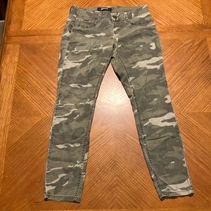 Camouflage jeans